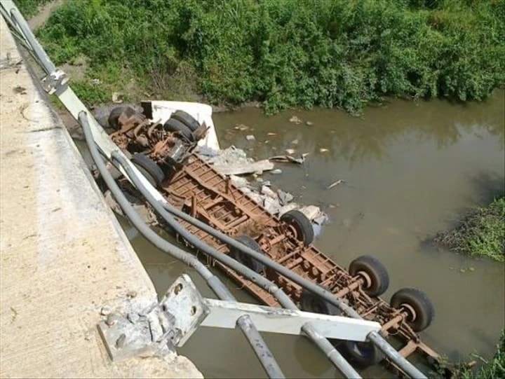 Image d'illustration d'un camion ayant chuté dans un fleuve dans le Zou