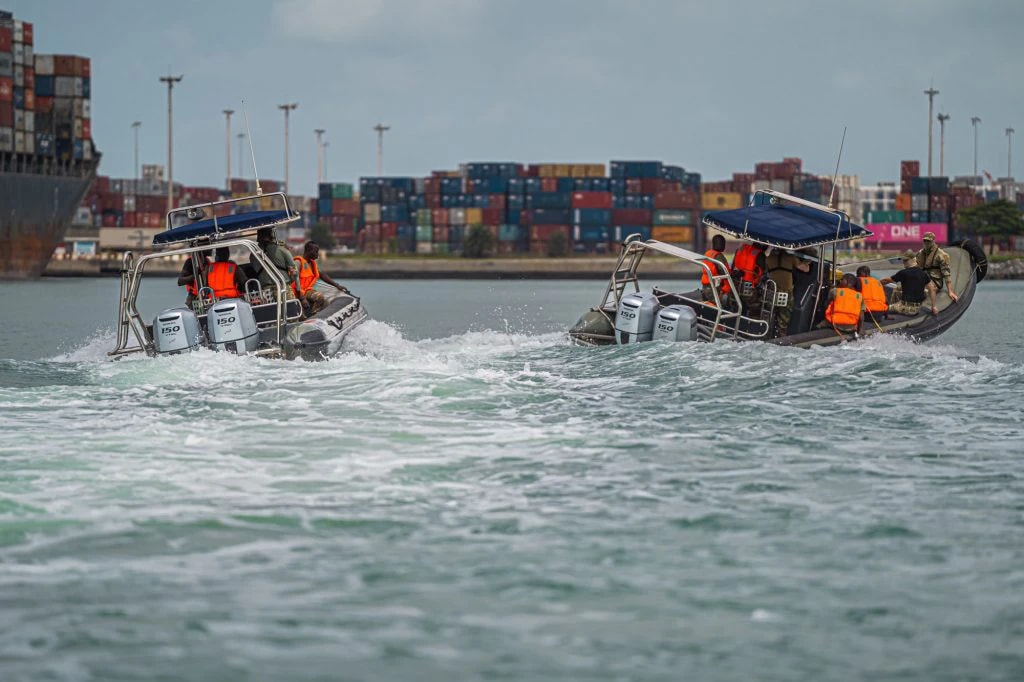 Des marins béninois en mer