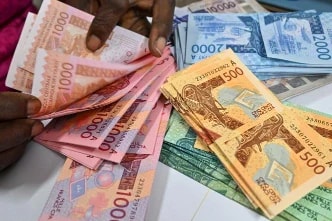 Des billets de francs CFA. Image d'illustration