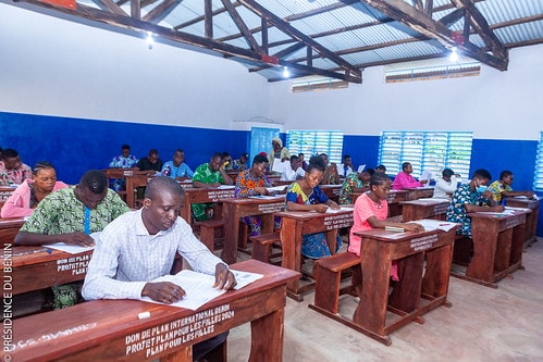 Des candidats composent l'examen du Baccalauréat. Image d'illustration