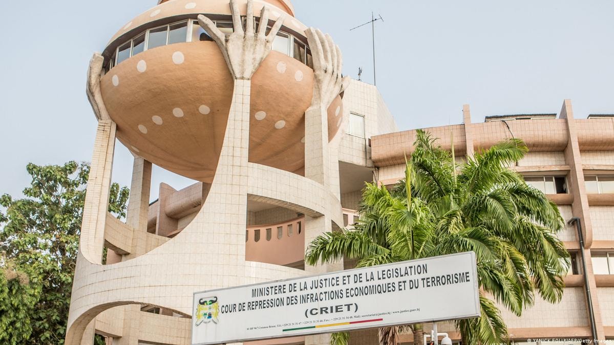 Entrée de la CRIET à Porto-Novo