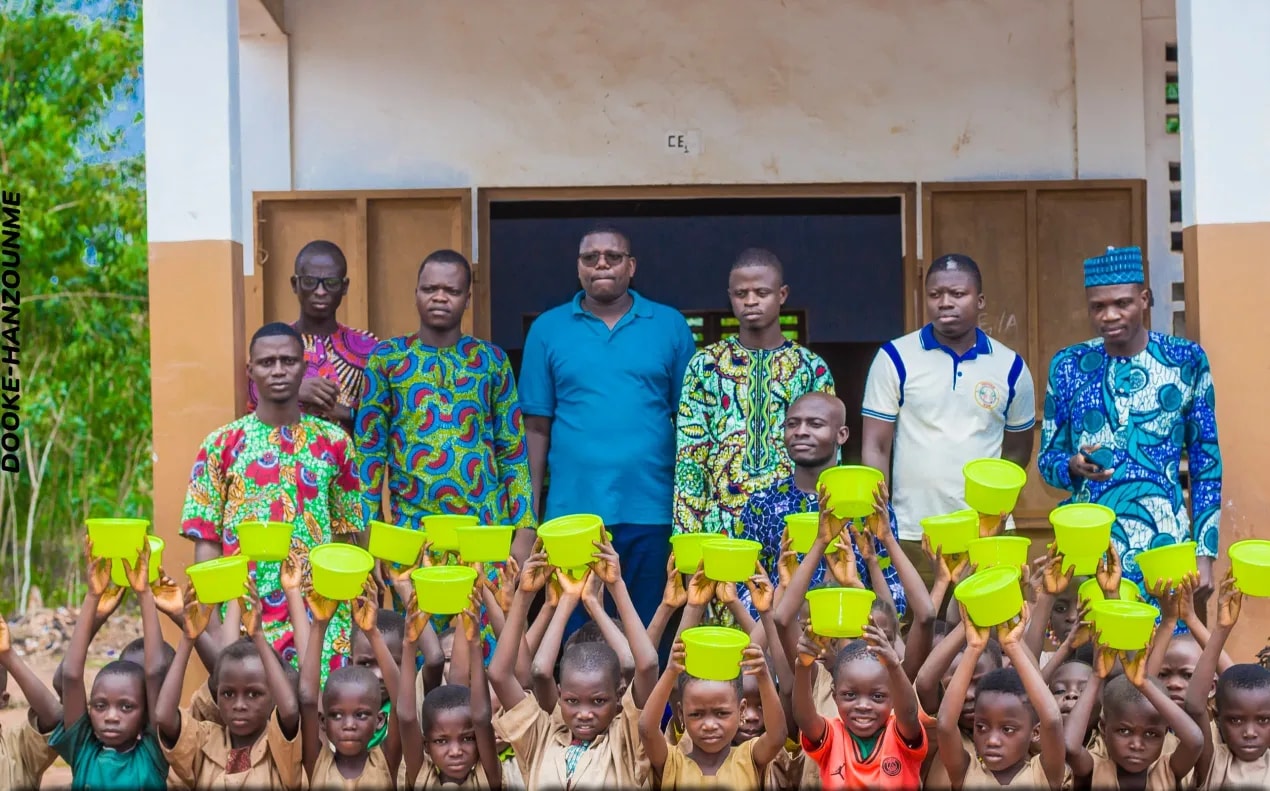 Dons de kits dans des écoles publiques à Ifangni