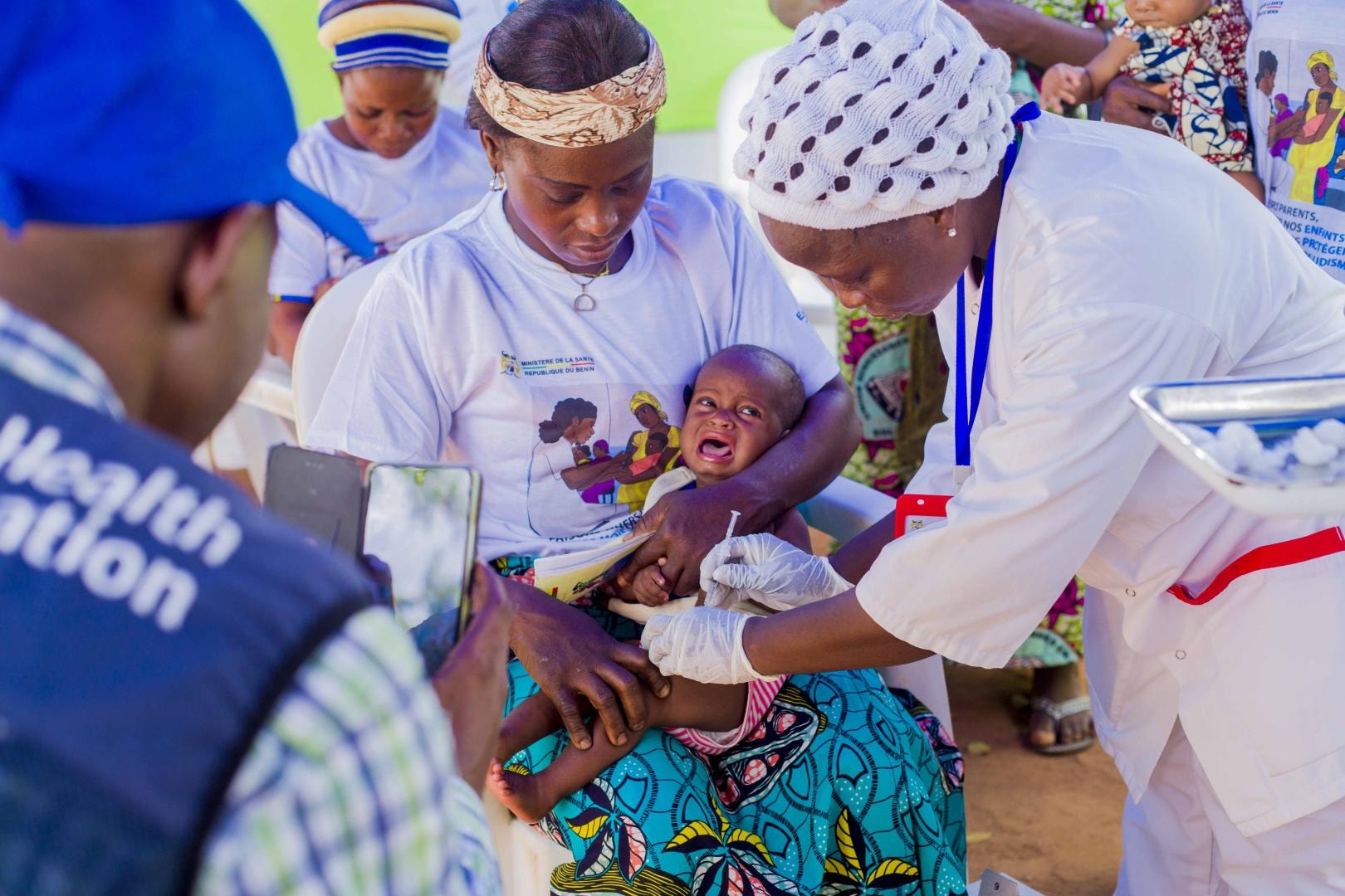 Un enfant vacciné. Image d'illustration