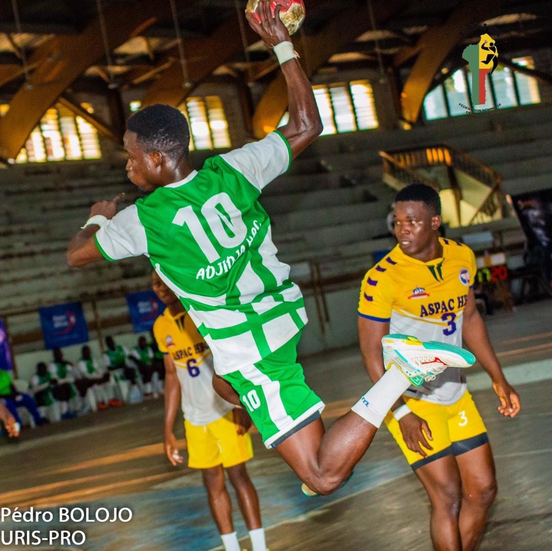 Image illustrative d'un joueur de handball en pleine extension