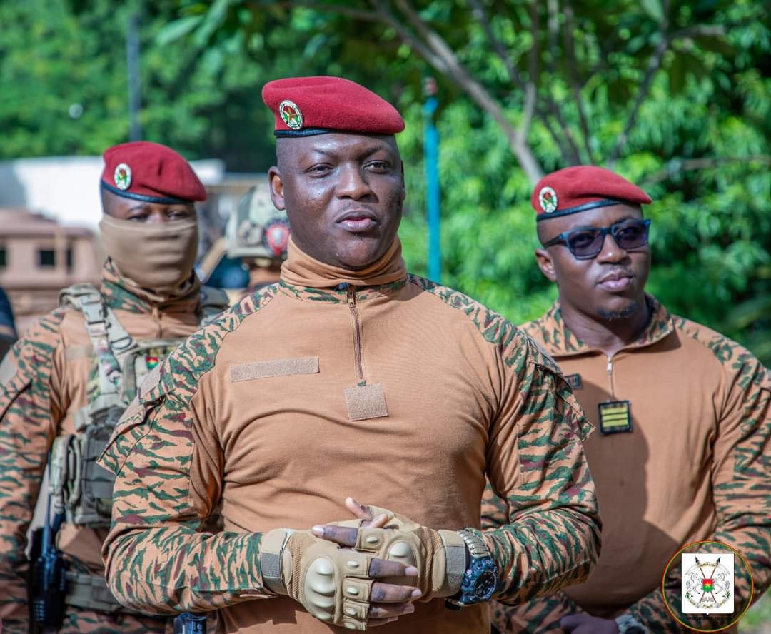 Le capitaine Ibrahim Traoré, président de la Transition au Burkina Faso au siège de la RTB