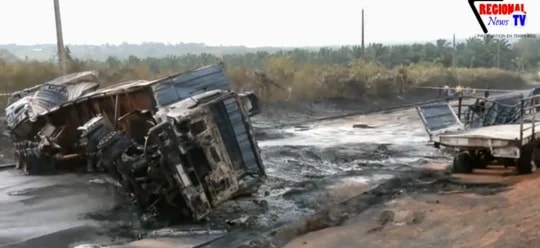 Image du camion brûlé après l'accident