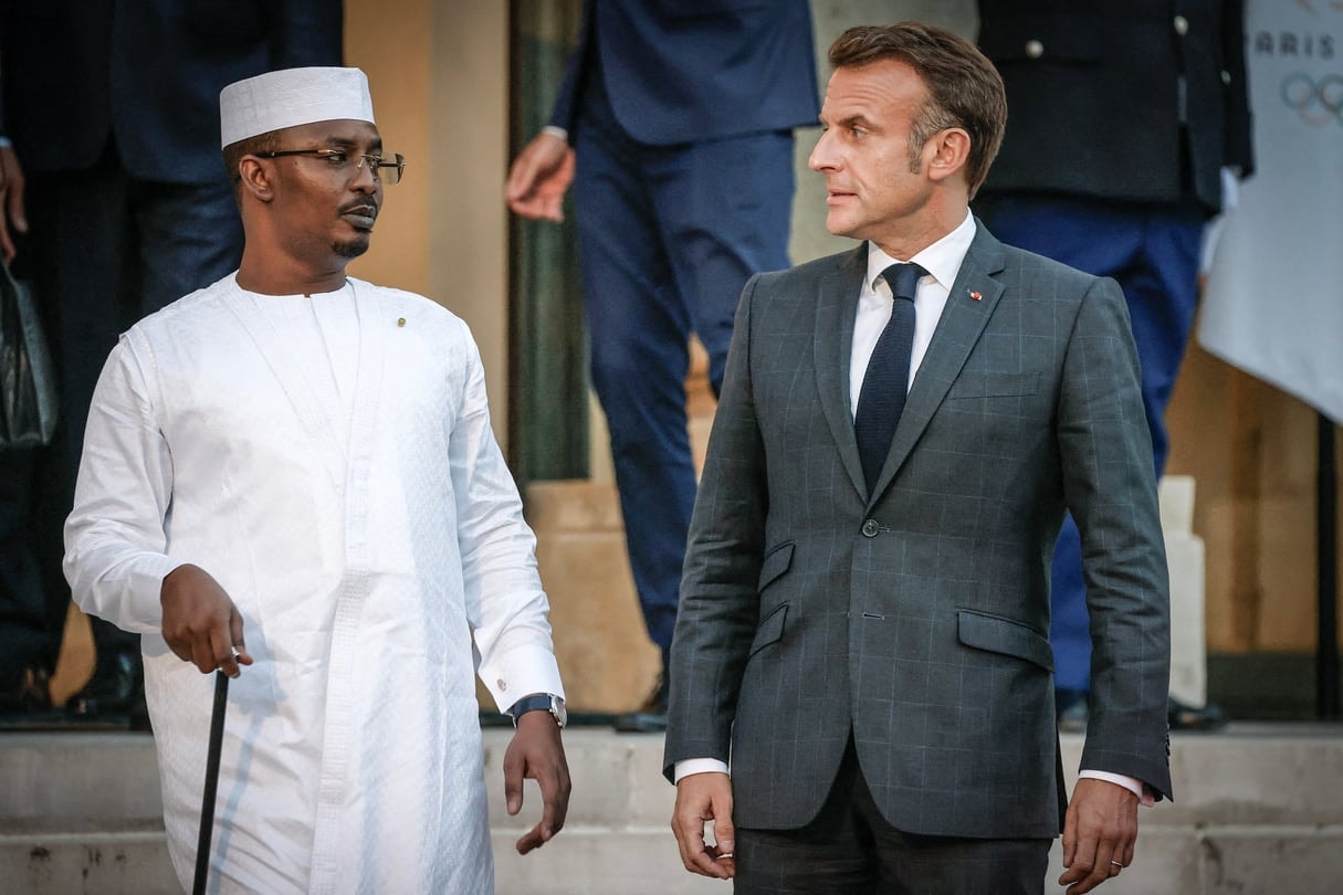 Le président tchadien Mahamat Idriss Déby et son homologue français Emmanuel Macron