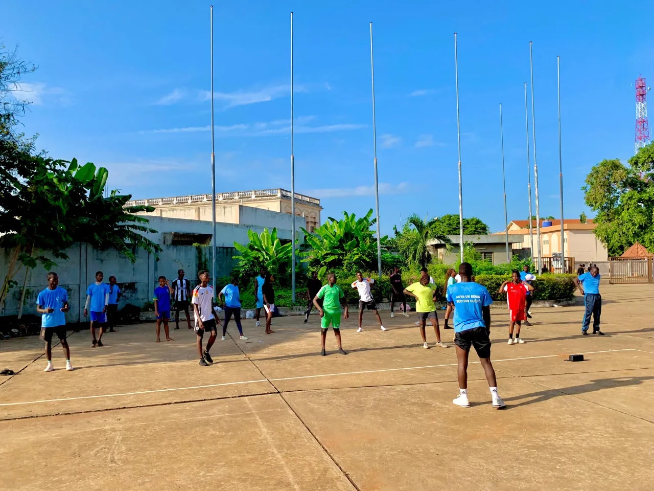 La ville de Porto‑Novo vibre au rythme de la journée sportive de l’AOYA‑UN Ouémé