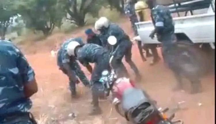 des policiers auteurs d'une bavure à Natitingou. Capture d'écran de la vidéo diffusée sur les réseaux sociaux
