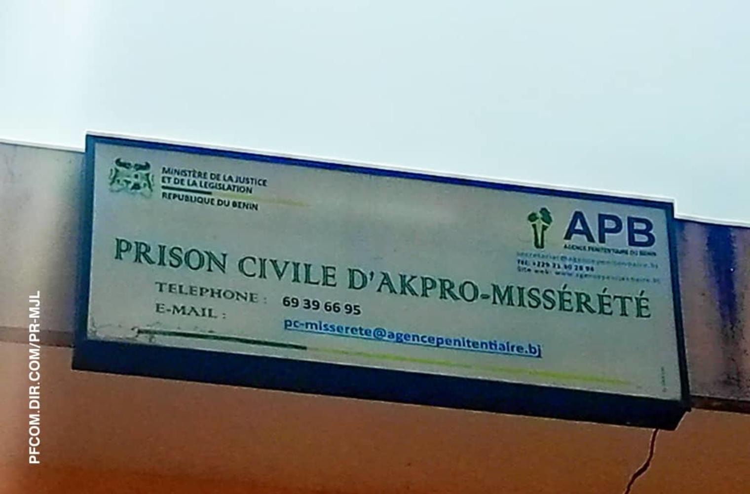 Plaque de la prison civile d'Akpro-Missérété