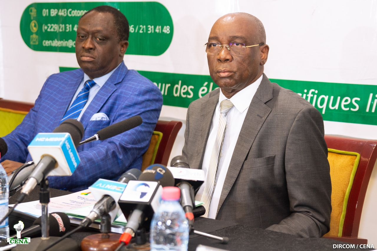 Sacca Lafia, président du Conseil électoral lors d'une conférence de presse à Cotonou