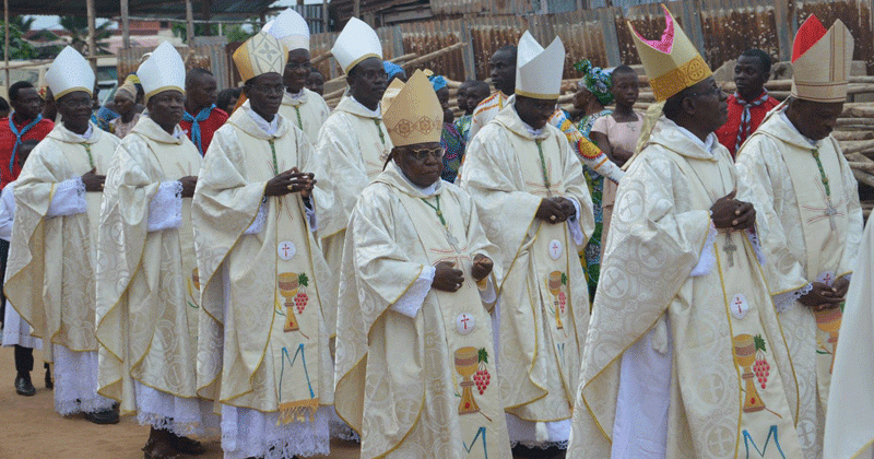 Le président de la conférence épiscopale du Bénin, Monseigneur Roger Houngbédji et le président Patrice Talon