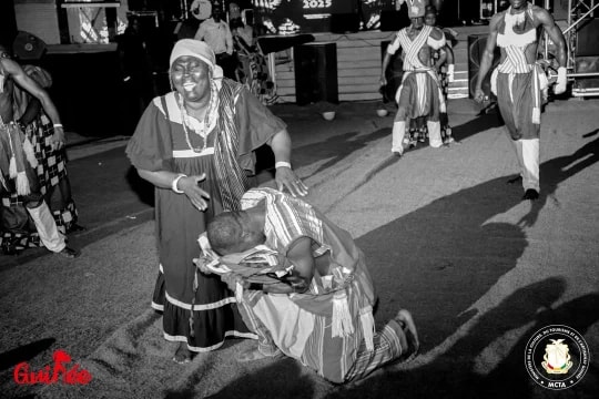 Le ballet Djoliba offre « la Mère » à Cotonou au Finab 2025