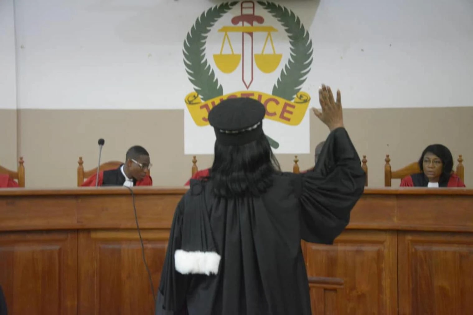 Une magistrate prêtant serment à la Cour d'appel de Cotonou. Image d'illustration