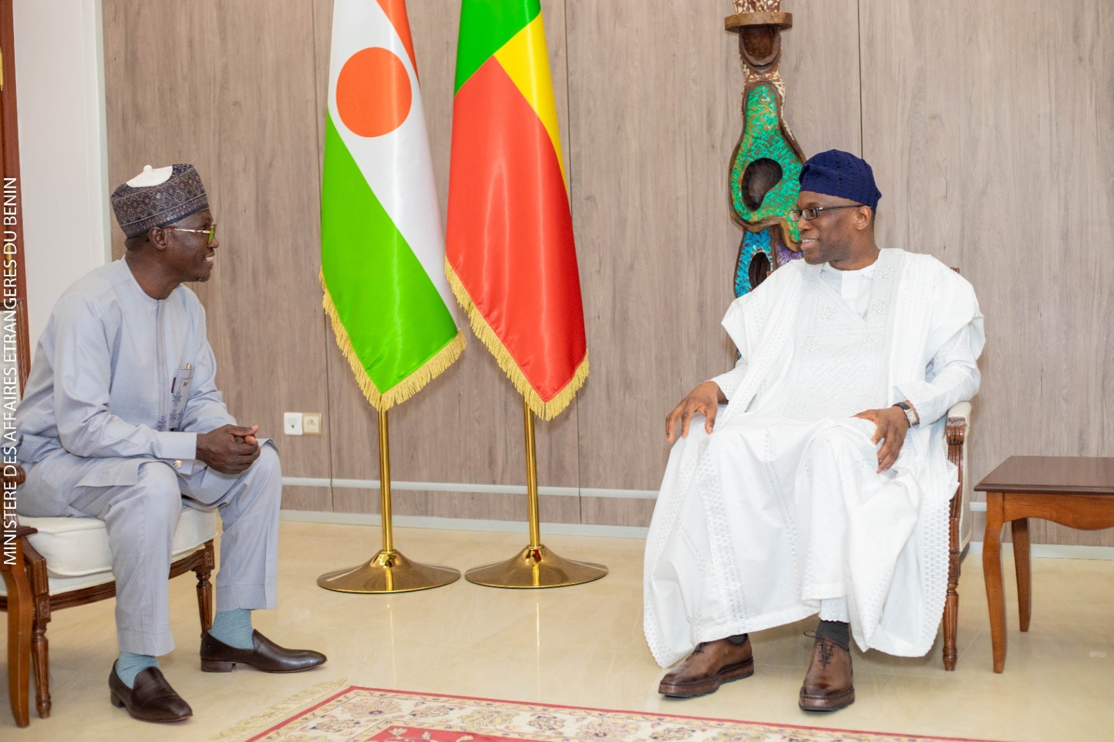 L'ambassadeur du Niger au Bénin a été présenté ses lettres de créances à Olushegun Bakari Adjadi