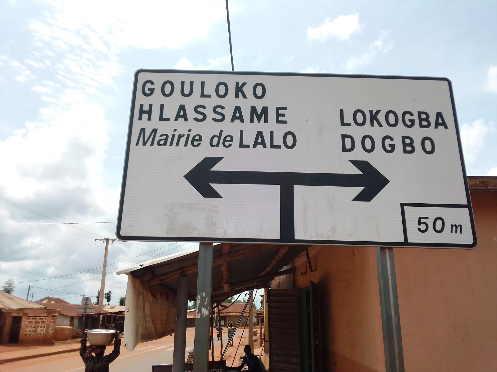 Bénin : Un litige foncier vire au drame à Lalo, un mort, un blessé et une maison incendiée