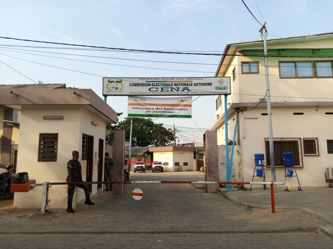 Entrée de la Cena à Cotonou