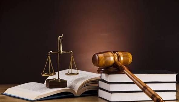 Cotonou : pour travail non déclaré, un ex-employé poursuit son ancienne patronne et réclame 15 millions de francs