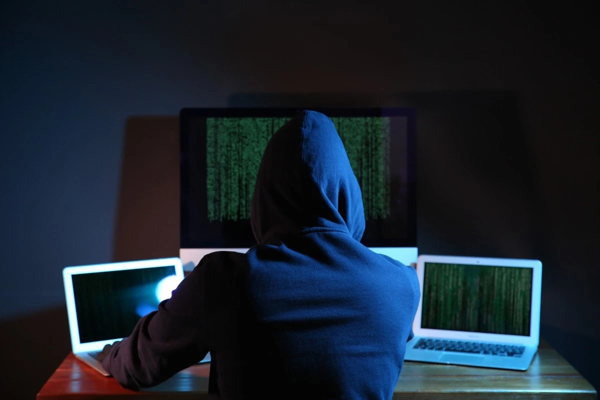 CRIET : arrêté pour avoir annulé un paiement Momo de 4500 FCFA dans un restaurant, des données cybercriminelles retrouvées dans son téléphone, il risque désormais 5 ans de prison