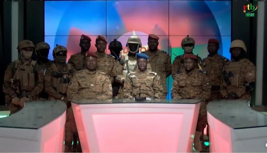 Des militaires burkinabès annoncent le renversement de Roch Christian Kaboré, janvier 2022