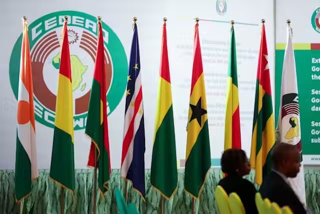 Des drapaeaux des pays membres de la CEDEAO