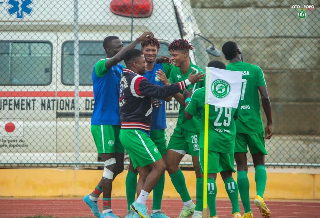 Des joueurs de Loto Popo FC