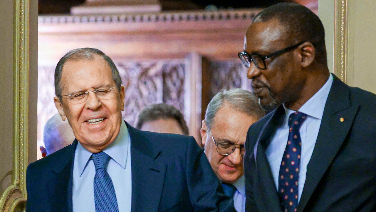 Le ministre russe des affaires étrangères, Serguei Lavrov et son homologue malien, Abdoulaye Diop