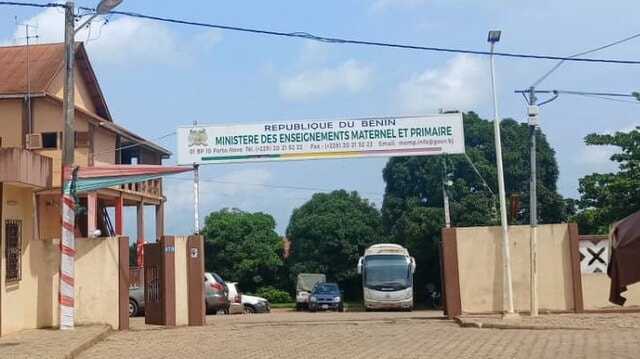 Entrée du ministère de l'enseignement maternel et primaire à Porto-Novo.