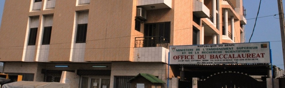 Entrée de l'Office du Baccalauréat à Cotonou
