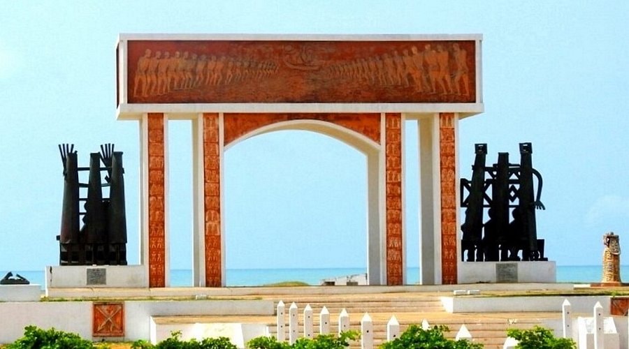 La Porte du non retour à Ouidah, symbole mémoriel de l'esclavage