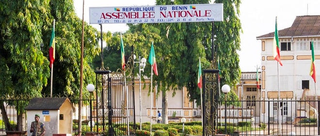 Entrée du parlement béninois.