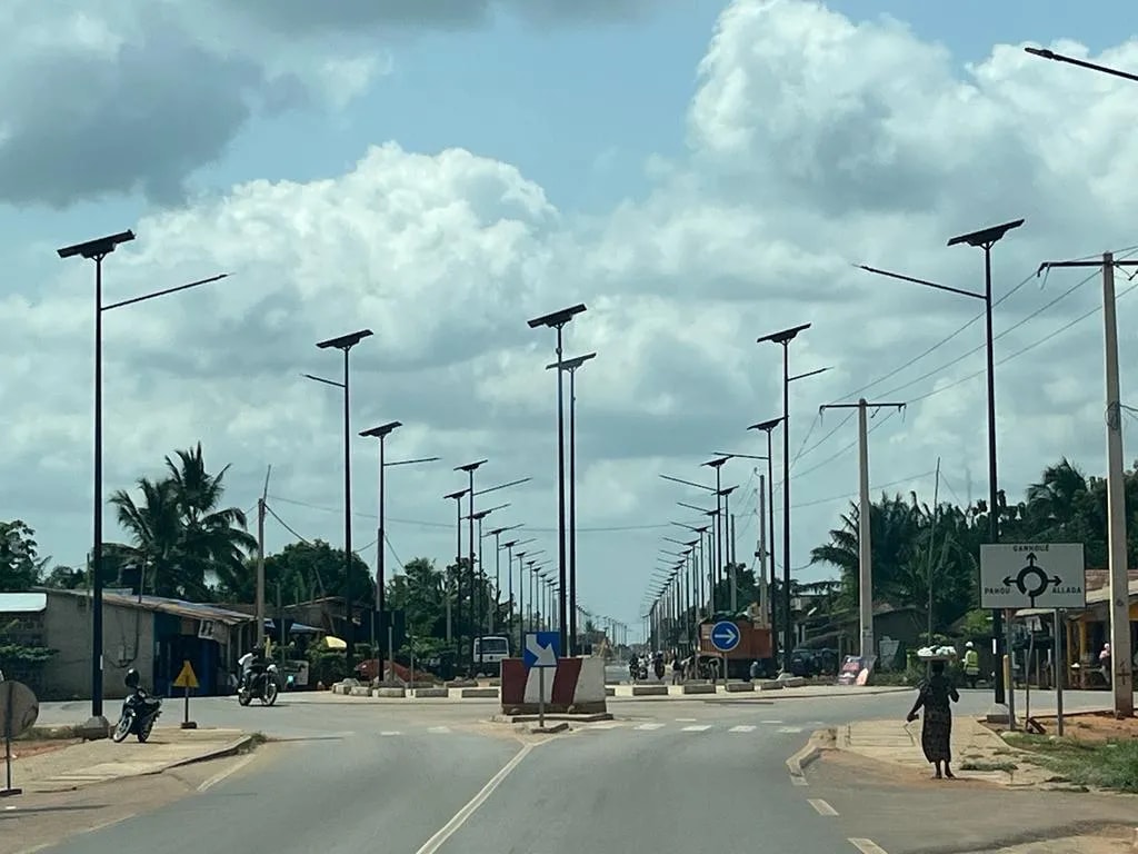 Abomey-Calavi : en prison, un jeune couple poursuivi pour vol de batterie de panneau solaire à Hêvié