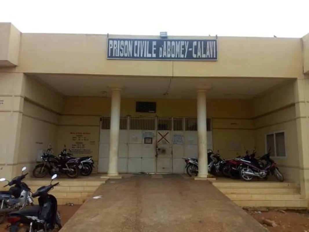 Abomey-Calavi :un enseignant démissionne après la disparition des manuels scolaires dans son établissement et se retrouve en prison