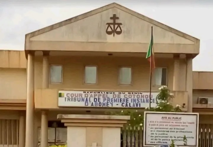 Abomey-Calavi : une domestique jugée pour avoir volé près de 2 millions FCFA à son employeur