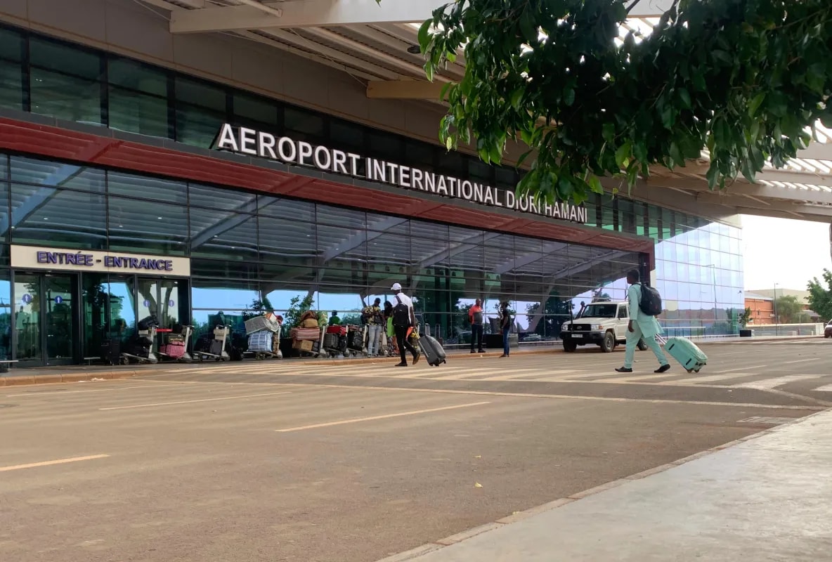 Attaque de l’aéroport de Niamey : une vingtaine de morts, des blessés et des infrastructures militaires endommagées