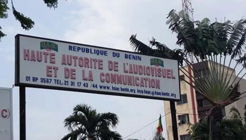 Bénin : la HAAC invite les institutions publiques à ne traiter qu’avec les médias ayant une reconnaissance légale