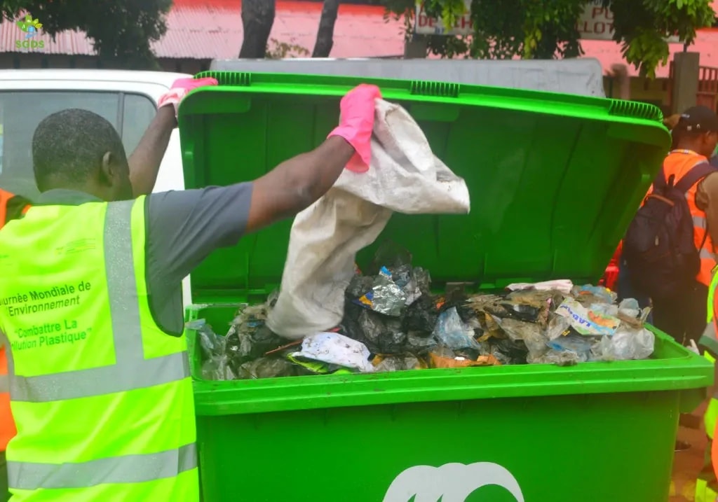 Bénin : la plateforme digitale « 229 cadre de vie » et une ligne verte désormais disponibles pour dénoncer les crimes environnementaux dans les villes