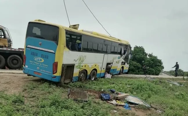 Bénin : plusieurs blessés après le renversement d’un bus de la compagnie ATT à Tchatchou