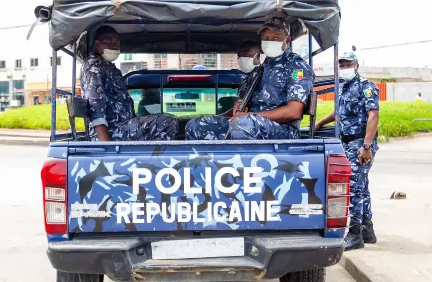Bénin : un électricien interpellé pour excitation à la débauche et cybercriminalité à Covè