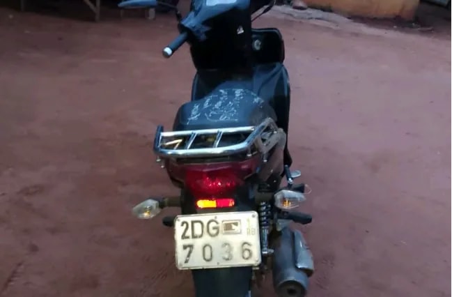 Bénin: une moto volée à Abomey-Calavi interceptée par la police à Houègbo, le présumé voleur arrêté