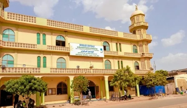 Burkina Faso : la grande mosquée sunnite fermée, après l’arrestation de l’imam Kindo