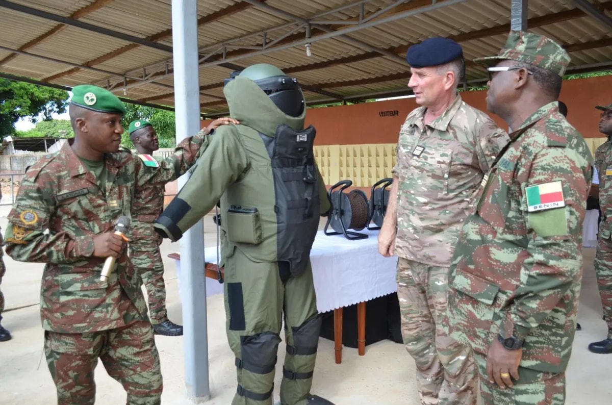 Coopération militaire : la France dote les Forces armées béninoises d'équipements de pointe contre les engins explosifs
