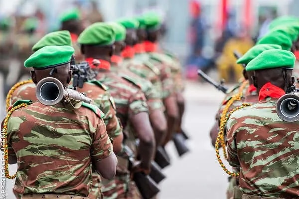 Des militaires lors d'un défilé