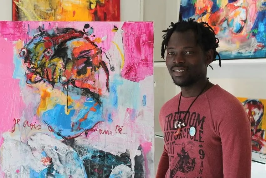 « D’artificielles origines » : Rafiy Okefolahan interroge la mémoire et l’identité dans une exposition annoncée pour le 16 janvier au Bénin