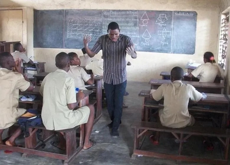 Fausse promesse d'admission à un concours de recrutement au Bénin : un enseignant condamné à 12 mois de prison ferme pour escroquerie à Abomey-Calavi