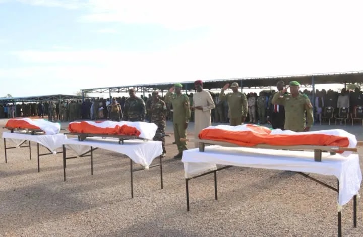 Le Niger rend un dernier hommage à trois soldats de la Garde présidentielle tués lors de la mutinerie du 28 août