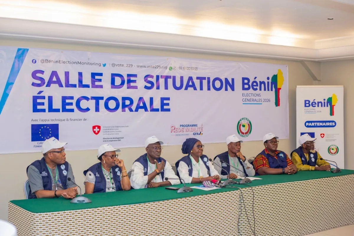 Présidentielle au Bénin : ouverture anticipée, bourrages d’urnes et votes multiples signalés par la société civile