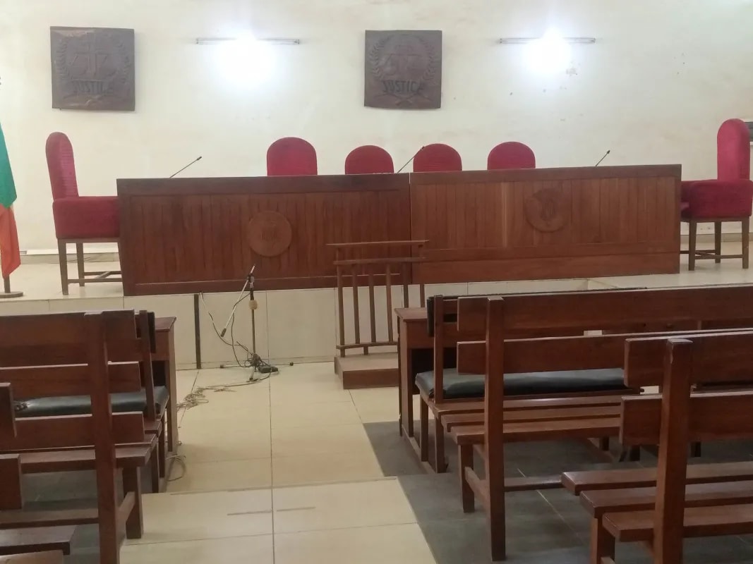 Tribunal d'Abomey-Calavi : 24 mois de prison requis contre une femme pour fabrication et vente de boissons toxiques