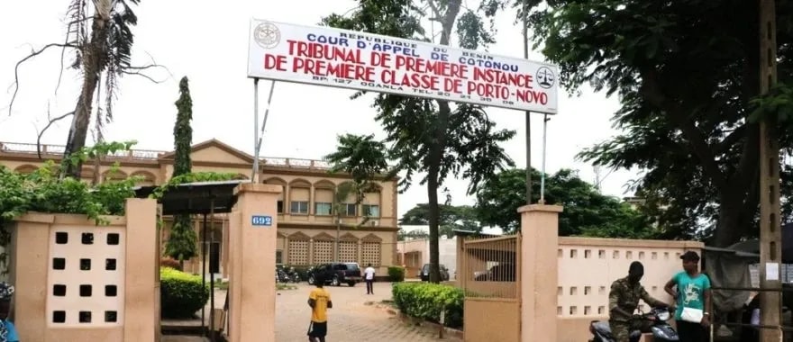 Tribunal de Porto-Novo : un Nigérien écope de 12 mois de prison pour avoir perdu 591.000 F CFA appartenant à son ami