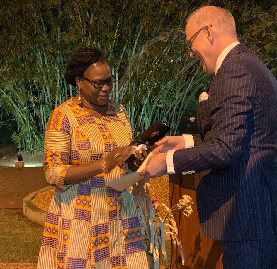 L'avocate Saïzonou-Bédié lors de la cérémonie de remise du prix. © Ambassade de France au Bénin